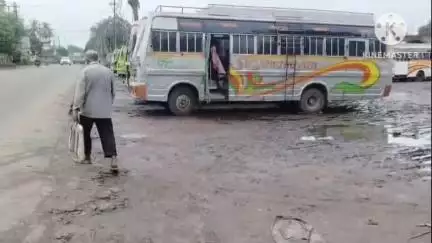 খানাকুল ১: আরামবাগ পৌরসভার পার্কিং থেকে চুরি হয়ে গেল ছয়চাকা লরি,প্রশ্নের মুখে পার্কিংয়ের নিরাপত্তা ব্যবস্থা