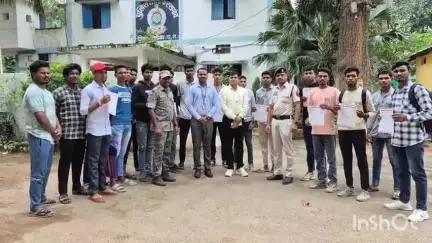 कोंडागांव: फरसगांव थाना परिसर में सुरक्षा कर्मी भर्ती के लिए आयोजित पंजीयन शिविर, 35 युवाओं का हुआ चयन
