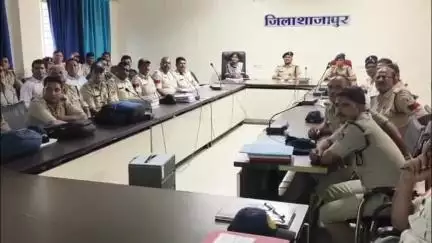 शाजापुर: पुलिस अधीक्षक के निर्देशानुसार 28 जून को पुलिस कंट्रोल रूम, शाजापुर में हुई महत्वपूर्ण बैठक