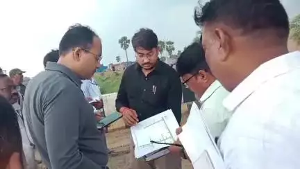 गुरुआ: डीएम शशांक शुभंकर ने किया उत्तर कोयल नहर परियोजना का निरीक्षण, किसानों में दिखी खुशी