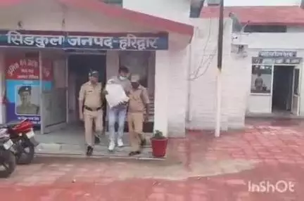 हरिद्वार: सिडकुल में बाइक से 8 किलो 158 ग्राम गांजा तस्करी के आरोप में एक व्यक्ति को किया गया गिरफ्तार