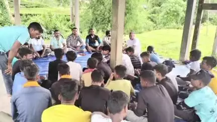 করিমগঞ্জ: নিভিয়ার আবাদি বস্তিতে বজরং দলের এক বিশেষ বৈঠকের আয়োজন,উপস্থিত বজরং দলের জেলার সহ সংযোজক