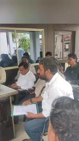 सरधना: थाना परिसर में थाना समाधान दिवस का आयोजन, नायब तहसीलदार और इंस्पेक्टर ने सुनी जन शिकायतें