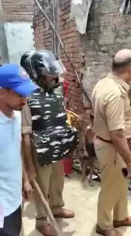 सीतापुर: गड़ासा गांव में विद्युतीकरण के दौरान खम्बों पर पतली केबल डालने पर हुआ जमकर बवाल, भाजपा और सपा के नेता आमने-सामने