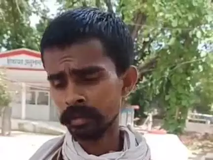 बहराइच: रिसिया मोड निवासी युवक ने जिलाधिकारी कार्यालय पहुंचकर चौकीदारी के लिए आवेदन के 6 माह बाद नौकरी न मिलने की की शिकायत