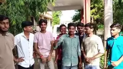 सिलवानी: सोलर पैनल योजना के नाम पर छात्रों से विश्वासघात, सिलवानी एसडीएम को सौंपा ज्ञापन