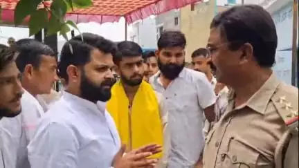 बिलारी: महात्मा गांधी पार्क, इटावा में यादव कथावाचक पर हुई अमानवीय घटना को लेकर अहीर रेजिमेंट ने मुख्यमंत्री को ज्ञापन भेजा