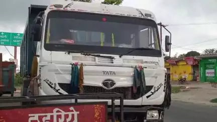 स्वार: स्वार क्षेत्र के रजा नगर में खनन पर प्रशासन की बड़ी कार्रवाई, सात डंपर पकड़े गए, खनन धंधेबाजों में मचा हड़कंप