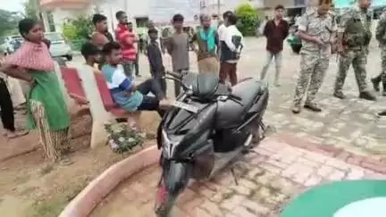 भरनो: रायकेरा गांव में नशे में धुत स्कूटी सवार ने 10 वर्षीय बच्चे को मारी टक्कर, बच्चे की मौत