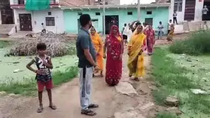 मुरैना नगर: दाऊजी नगर के वार्डवासी 3 साल से जलभराव की समस्या परेशान,पार्षद बुलाकर जल भराव की समस्या से अवगत कराया। #janasamasya
