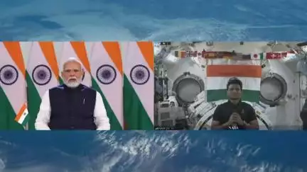 Prime Minister Modi interacts with 𝐆𝐫𝐨𝐮𝐩 𝐂𝐚𝐩𝐭𝐚𝐢𝐧 𝐒𝐡𝐮𝐛𝐡𝐚𝐧𝐬𝐡𝐮 𝐒𝐡𝐮𝐤𝐥𝐚