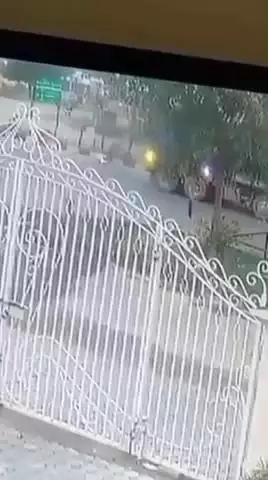 सांगानेर: महल रोड स्थित वृंदावन चौराहे पर बजरी से भरे ओवरलोड डंपर ने मोटरसाइकिल सवार को मारी टक्कर