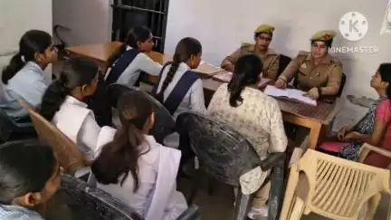 गौरीगंज: महिला थाना ने जवाहर नवोदय विद्यालय गौरीगंज की छात्राओं को पुलिस कार्यप्रणाली से अवगत कराते हुए किया जागरूक