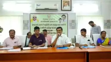 காங்கேயம்: காங்கேயம் நகராட்சி அலுவலகத்தில் அனைத்து துறை வளர்ச்சி திட்ட பணிகள் குறித்த ஆய்வு கூட்டம் நடைபெற்றது
