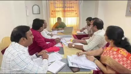 వైద్య ఆరోగ్య శాఖ అధికారులతో వ్యాధులపై ఆరోగ్య కుటుంబ సంక్షేమ కార్యక్రమాలపై సమీక్ష సమావేశం పాల్గొన్న ప్రిన్సిపల్ సెక్రెటరీ
