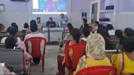कुमारखंड: सीएचसी कुमारखंड में एएनएम को पोर्टल से संबंधित एक दिवसीय प्रशिक्षण में स्वास्थ्य संबंधी दी गई जानकारी