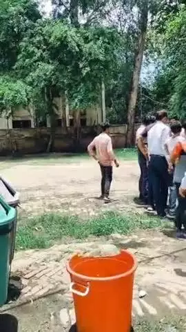 पीलीभीत: कार टच होने के विवाद के बाद जिला क्षय रोग अस्पताल में दबंगों ने महिलाओं के साथ मिलकर स्टाफ के अभिलेख फाड़े