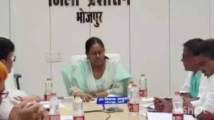 आरा: जिलाधिकारी भोजपुर श्री तनय सुल्तानिया के निर्देश पर उप विकास आयुक्त श्रीमती गुंजन सिंह की अध्यक्षता में बैठक