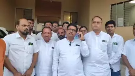 जालना: जालन्याचे खासदार डॉ. कल्याण काळे यांनी बीड मध्ये घडलेल्या विनयभंगाच्या घटनेचा जालना जिल्हाधिकारी कार्यालयात केला निषेध..