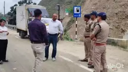 अल्मोड़ा: SSP देवेंद्र पींचा ने क्वारब का औचक निरीक्षण किया, यातायात व्यवस्था को सुव्यवस्थित करने के लिए दिए आवश्यक निर्देश