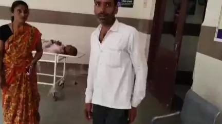 बुरहानपुर: वारूली गांव में पुरानी रंजिश के चलते 2 लोगों ने खेत जा रहे एक व्यक्ति के साथ की मारपीट