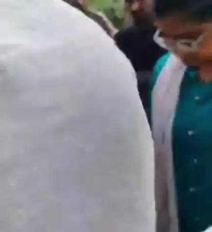 दलसिंहसराय: दलसिंहसराय में सड़क निर्माण की शिकायत पर जांच करने पहुंचे अधिकारी, ग्रामीणों को दिलाया भरोसा