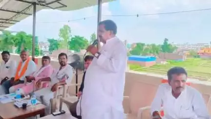 मोतिहारी: गन्ना एवं उद्योग मंत्री ने रघुनाथपुर में बूथ सशक्तिकरण को लेकर कार्यकर्ताओं के साथ की समीक्षा बैठक