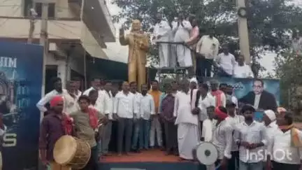 వికారాబాద్: యాదవులను అవమానించిన వారిని కఠినంగా శిక్షించాలంటూమోమిన్ పేట్ మండల కేంద్రంలో యాదవుల ర్యాలీ