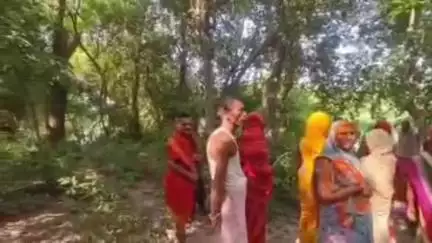 करनैलगंज: नेवादा हाशिमपुर गांव में सुबह आम बीनने गई 8 साल की दलित बच्ची का शव गांव के बाहर झाड़ियों में मिला
