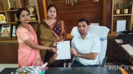 गढ़वा: गढ़वा नगर परिषद की निवर्तमान अध्यक्ष और पार्षद ने उपायुक्त से की शिष्टाचार भेंट, नगर योजनाओं पर कार्रवाई की मांग