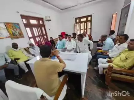 मेहदावल: कर्मा कला आवास पर मेहदावल के विधायक अनिल कुमार त्रिपाठी ने जनता दरबार लगाकर ग्रामीणों की समस्याएं सुनीं