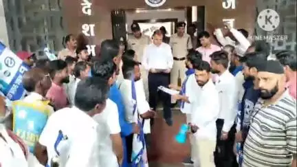 नीमच नगर: दलित-आदिवासी उत्पीड़न मामलों में कार्रवाई की मांग को लेकर भीम आर्मी आजाद समाज पार्टी ने एसपी कार्यालय में ज्ञापन दिया