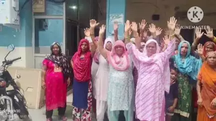 गुन्नौर: कस्बा गुन्नौर के मोहल्ला जुलेपुरा निवासी महिलाओं ने गंदगी और कीचड़ की समस्या के चलते किया विरोध प्रदर्शन #jansamasya
