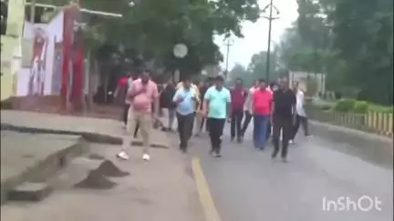 कोरबा: बारिश के बीच आयुक्त के नेतृत्व में निगम की एक्शन टीम ने टी.पी.नगर मुख्य मार्ग पर अवैध कब्जों के खिलाफ की कार्रवाई