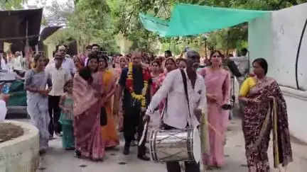 मोहन बड़ोदिया: श्रीमनकामनेश्वर महादेव मंदिर, कुमारिया खास में परियोजना अधिकारी का विदाई समारोह, कार्यकर्ता हुए भावुक