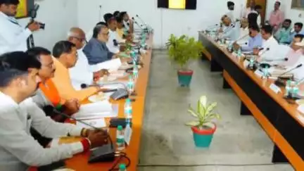 मोतिहारी: मोतिहारी में आयोजित पूर्व मध्य रेलवे की समीक्षा बैठक में भाजपा के पूर्व विधायक शामिल हुए