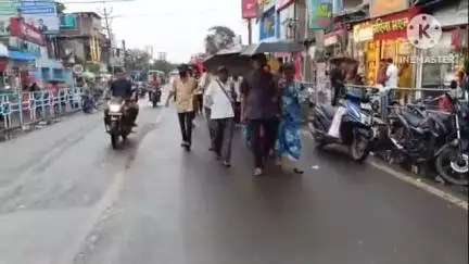ডায়মন্ডহারবার ১: ধর্ষণ খুন  হচ্ছে তার প্রতিবাদে ডায়মন্ড হারবার লোকাল কমিটির পক্ষ থেকে সিপিআইএমের কর্মী সমর্থকরা প্রতিবা মিছিল করে