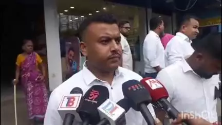 পূব ডিব্ৰুগড়: বিতৰ্কত সোমাই পৰা মন্ত্ৰী জয়ন্ত মল্ল বৰুৱাৰ মন্ত্ৰী পদ খাৰিজ কৰিবলৈ জিলাৰ সদৰত দাবী জিলা আছুৰ সভাপতি ৰূপজ্যোতি বৰঠাকুৰৰ
