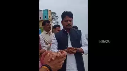 होशंगाबाद नगर: नर्मदापुरम के पिचिंग घाट पर भाजयुमो प्रदेश अध्यक्ष ने माँ नर्मदा के दर्शन और पूजा की