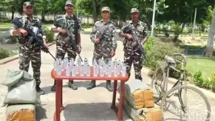 हरलाखी: फुलहर एसएसबी कैम्प के जवानों ने 540 बोतल शराब और साइकिल ज़ब्त की, धंधेबाज फरार