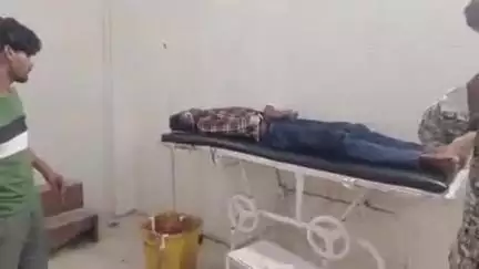 टीकमगढ़: रामनगर गांव: जहरीला पदार्थ खाने से युवक की हालत बिगड़ी, जिला अस्पताल में भर्ती