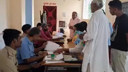खैरा थाना में जनता दरबार आयोजित, जमीन विवाद के तीन मामलों का हुआ निष्पादन
#खैरा #जमुई #बिहार #झाझा