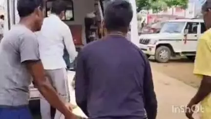 सोनो: बीचकोड़वा थाना अंतर्गत प्रतापपुर गांव में जमीन विवाद में महिला पर कुल्हाड़ी से हमला, महिला गंभीर जख्मी, देवघर रेफर