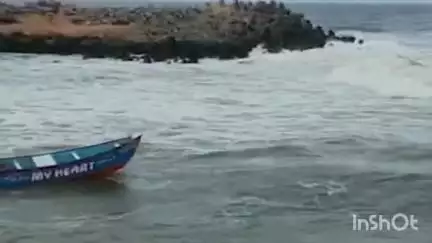 ചിറയിൻകീഴ്: മുതലപ്പൊഴിയിൽ വീണ്ടും അപകടം, മത്സ്യബന്ധന യാനം തലകീഴായി മറിഞ്ഞു