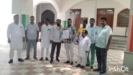 लखीमपुर: खीरी नगर पंचायत क्षेत्र के कटरा मोहल्ले में घटिया सड़क निर्माण पर बवाल,सभासदों में भारी आक्रोश
#jansamasya