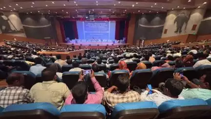 बेतिया: रमना मैदान के ऑडिटोरियम में जिलाधिकारी धर्मेन्द्र कुमार ने कहा- निर्वाचक सूची की शुद्धता लोकतंत्र की नींव है