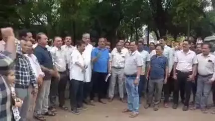 सिहोरा: सिहोरा में शिक्षकों का प्रदर्शन, कहा- सिर्फ शिक्षकों के लिए ई-अटेंडेंस योजना मंज़ूर नहीं