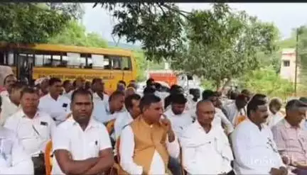 मेराल: मेराल थाना परिसर में मुहर्रम को लेकर शांति समिति की बैठक हुई
