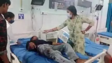 गुमला: कार की टक्कर से बाइक सवार दो युवक घायल, एक को रिम्स रेफर किया गया