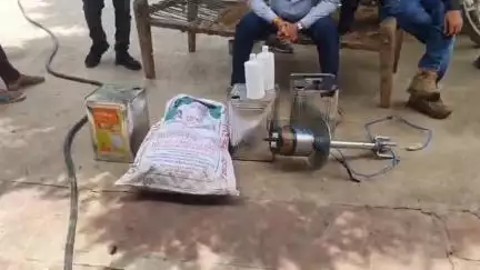 जौरा: शहर में फूड इंस्पेक्टर अनिल परिहार ने अपनी टीम के साथ दुकानों से लिए खाद्य पदार्थों के सैंपल